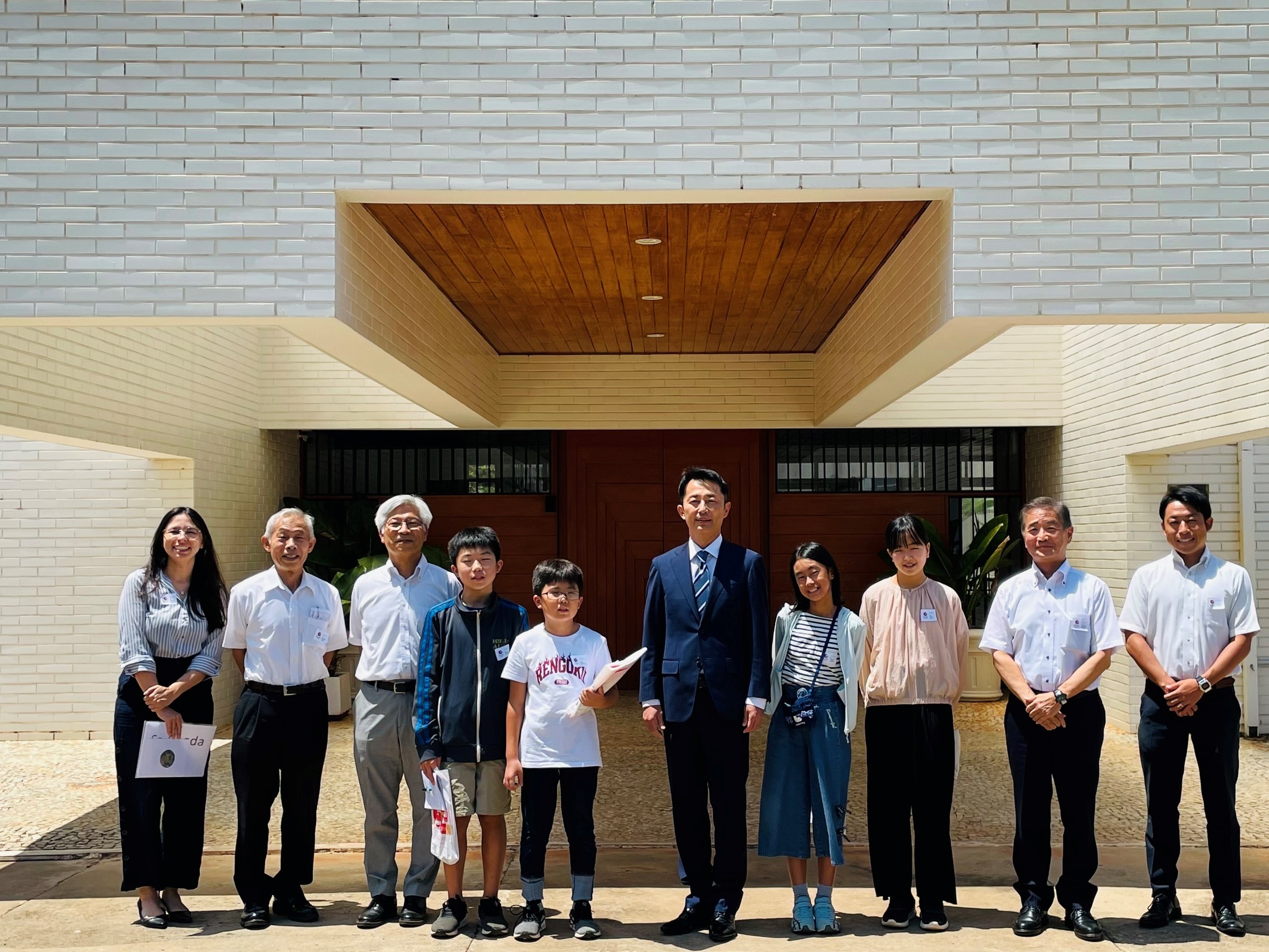 林大使と生徒及び教員のみなさんと記念撮影