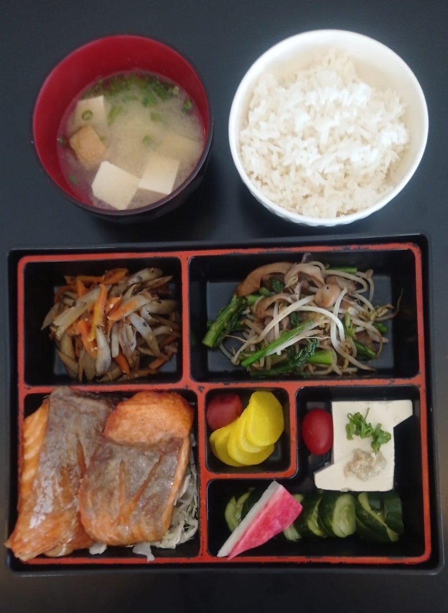 Teishoku de Salmão - de R$ 112 por R$ 84