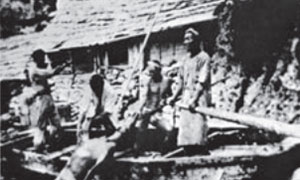 Empresa de Pesca em Takeshima
por volta de 1909.
(Foto: De "A Historical-Geographical
Study of Takeshima" por Kenzo
Kawakami e Kokon Shoin)